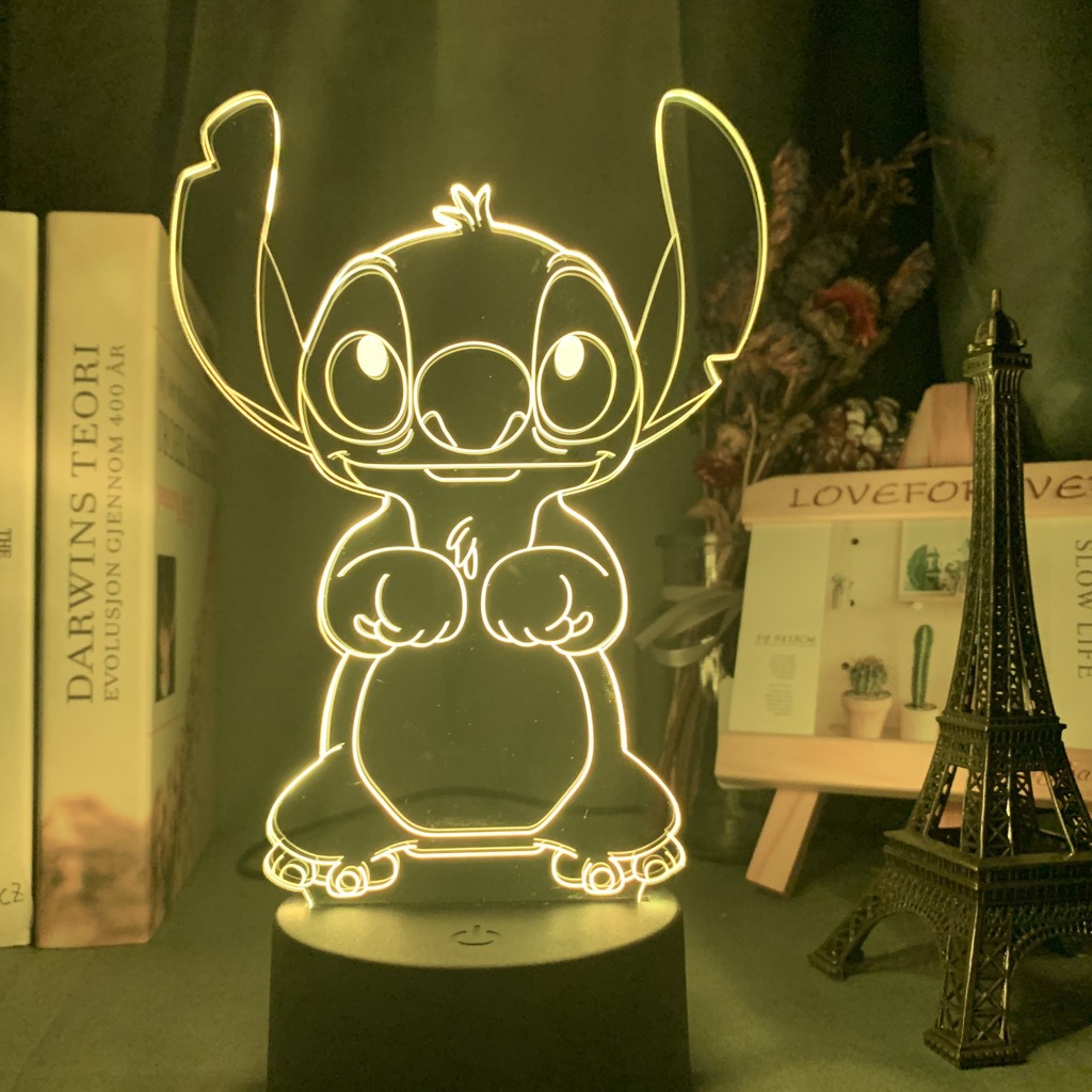 Kurogami.com on X: 💡 ¡Ilumina tu hogar de la forma más loca! ⚡ Junto a  Paladone os traemos esta divertida lámpara 3D de Stitch de Lilo y Stitch de  Disney sentado sujetando
