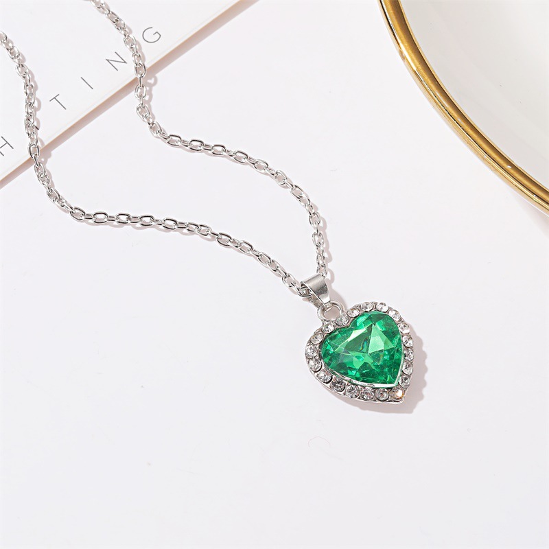 Collar con Colgante de Piedras de Nacimiento en Forma de Corazón y Cadena Brillante para Mujer