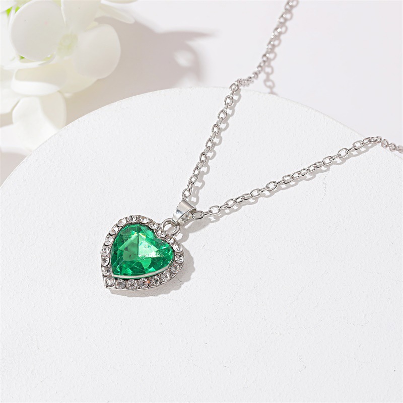 Collar con Colgante de Piedras de Nacimiento en Forma de Corazón y Cadena Brillante para Mujer