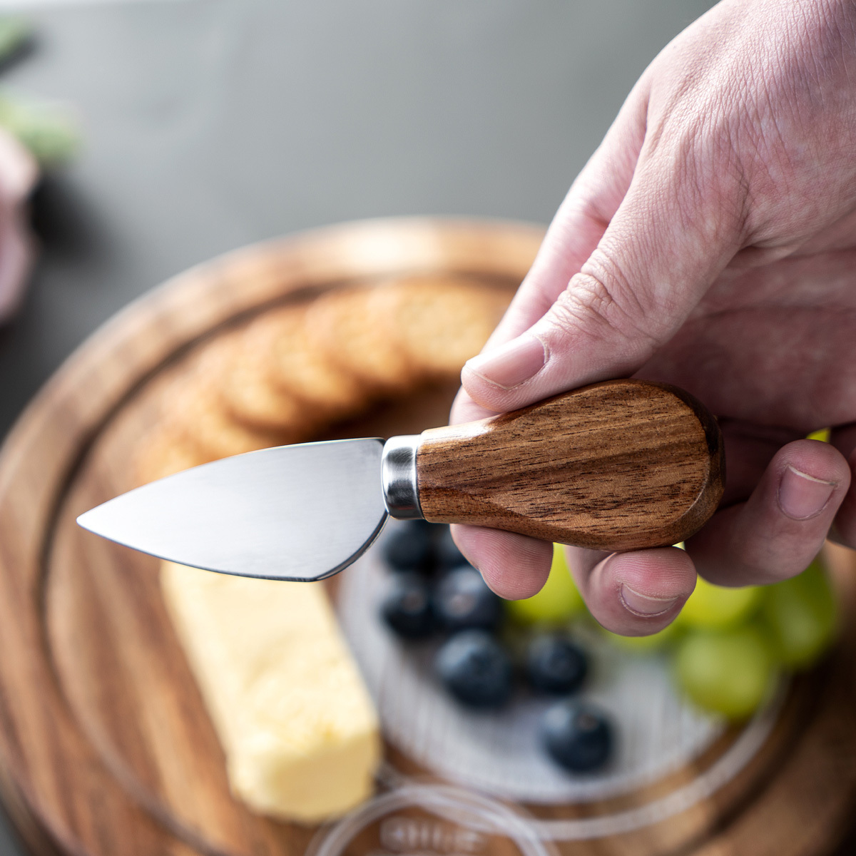 Tablero redondo de madera para quesos de 9.8 in, regalo para cumpleaños,  diseño de edad solo importa si eres queso