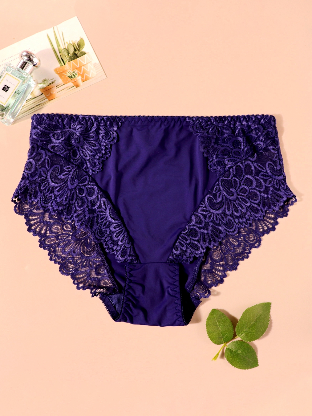 Plus Size Contrast Lace Mid Waist Solid Panties, Women's Plus Slight