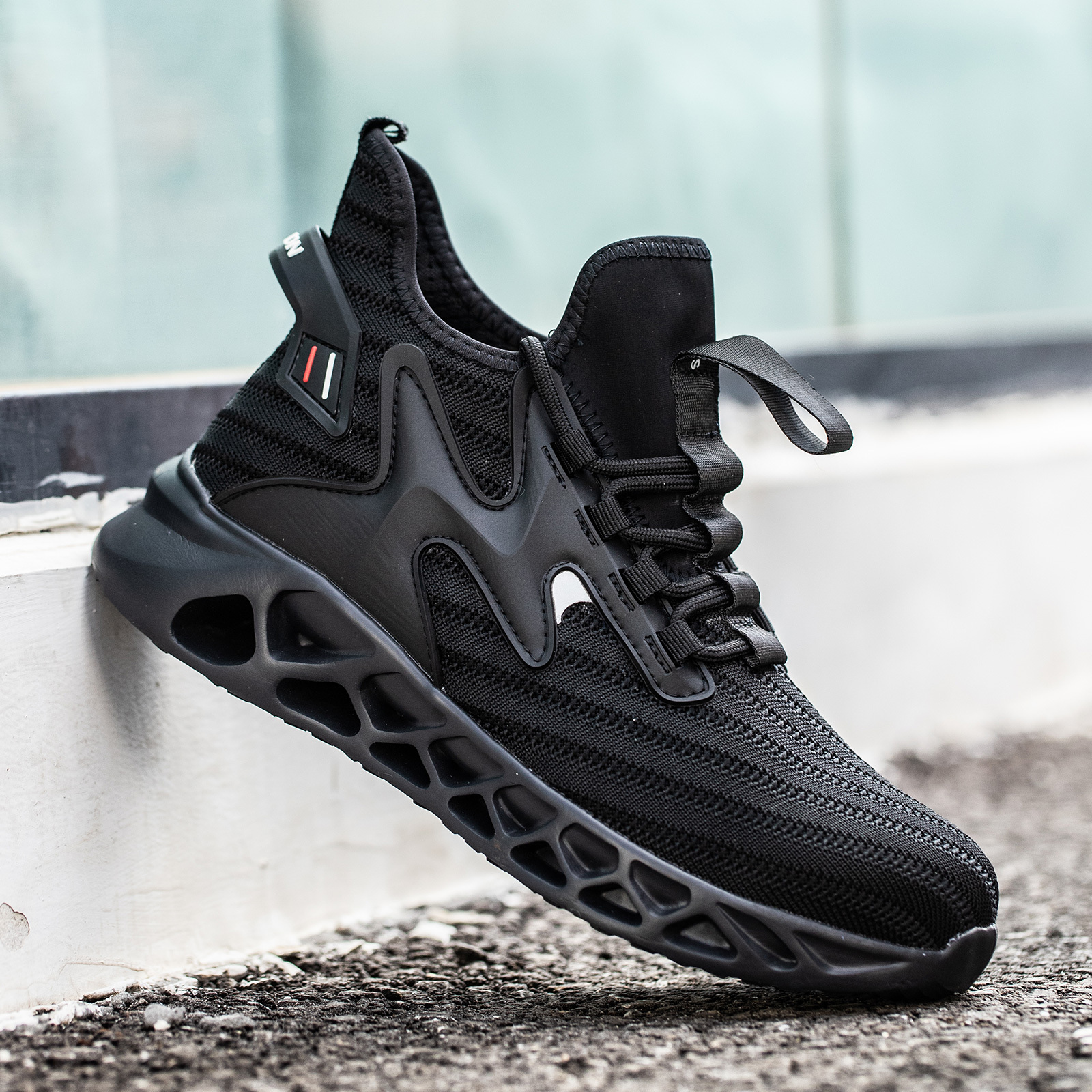 lightest sneakers for travel