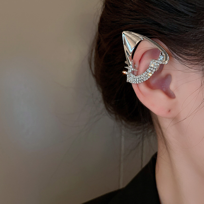 Here's How to Wear an Ear Cuff Like a Fashion Girl