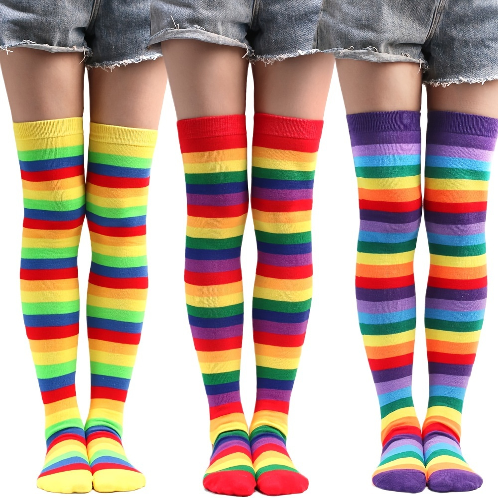 Meias com estampa listrada arco-íris  Calcetines, Calcetines de  tripulación, Calcetines y medias