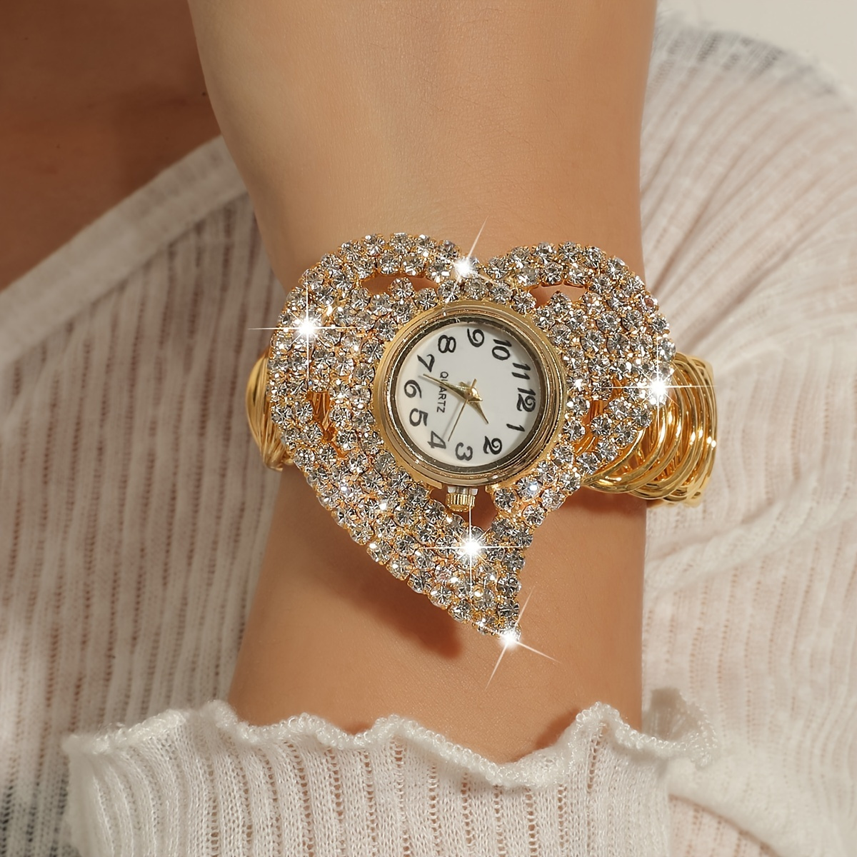 

Women Elegant Crystal Bangle Bracelet Heart Shape Dial Analog Quartz Wristwatch 1pc