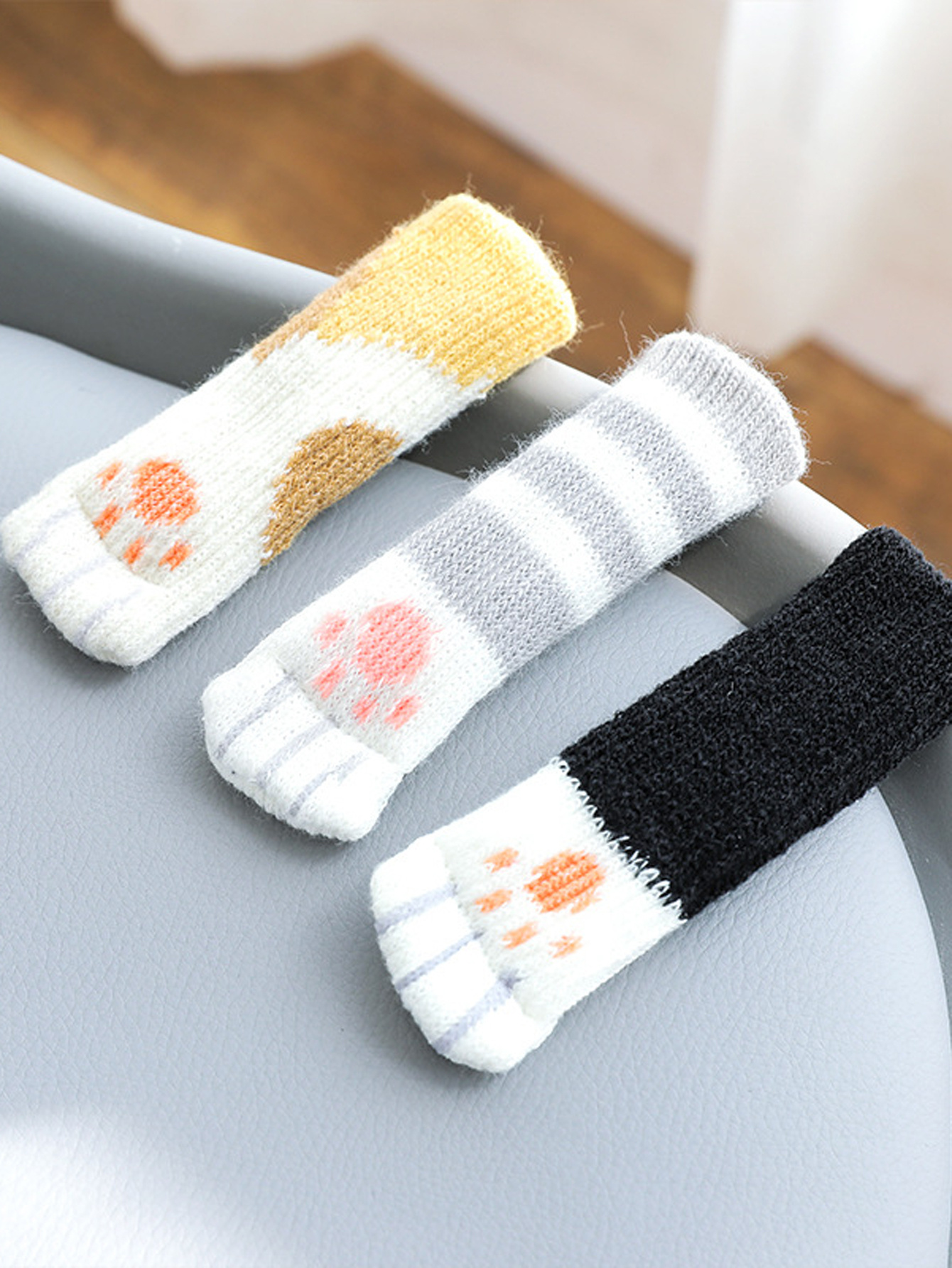 CHENRI Weihnachts-Stuhlbeinbezüge 4-tlg - Lustige Weihnachtsmann Socken Für Stuhlbeine