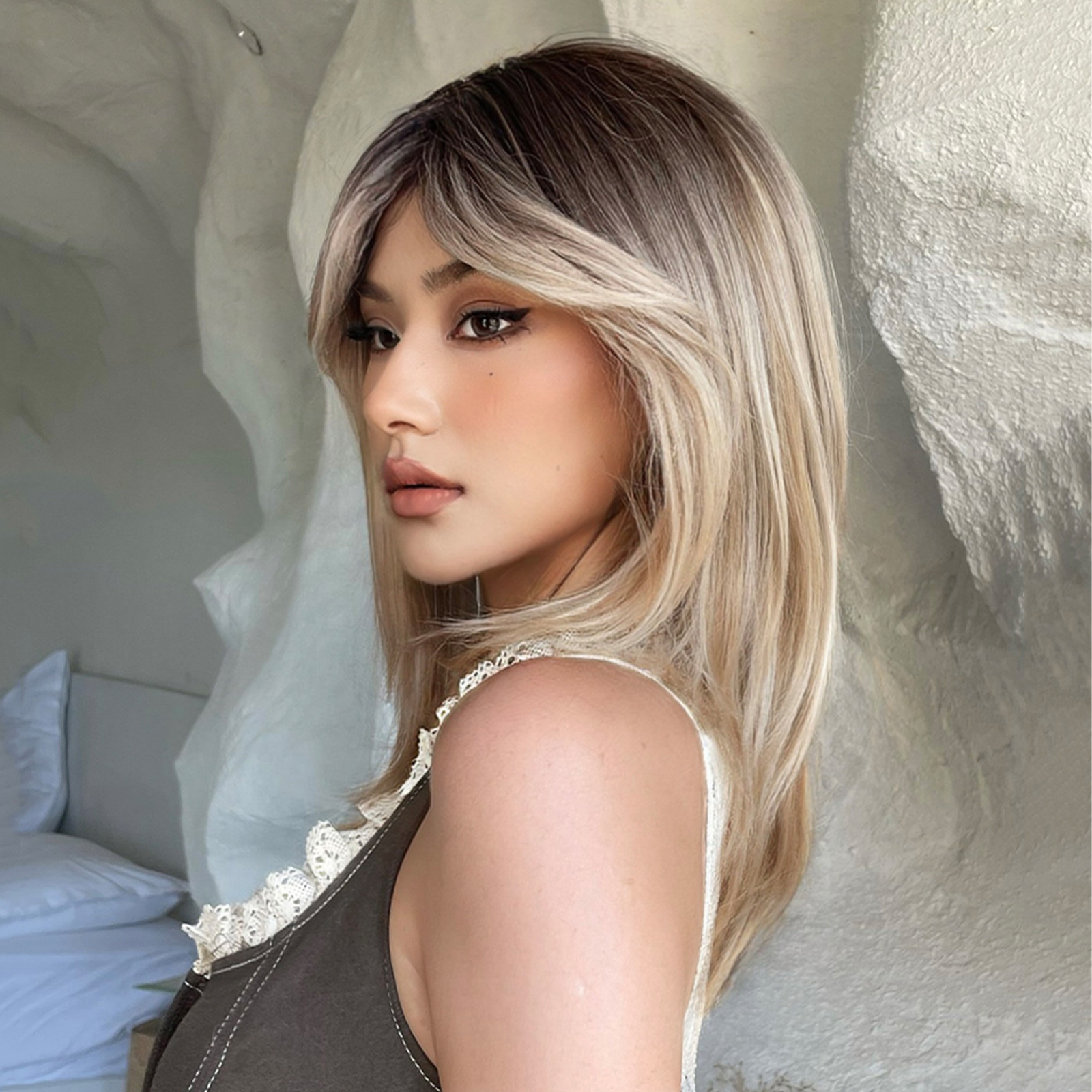 Natural Looking 18 Inch Ombre Bob Wig for Women Cute Layered Mixed Blonde Synthetic Straight Hair Perfect for Any Occasion