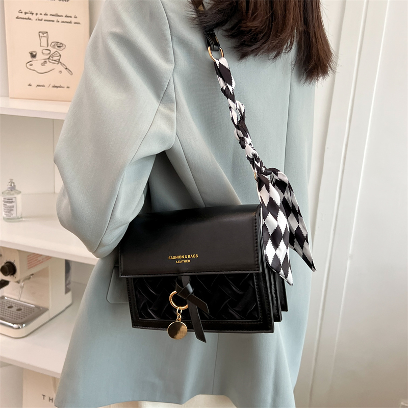 Mini Geometric Graphic Flap Square Handbag, Women's Scarf Decor Crossbody  Purse With Chain Strap (7.87*5.71*2.75) Inch - Temu