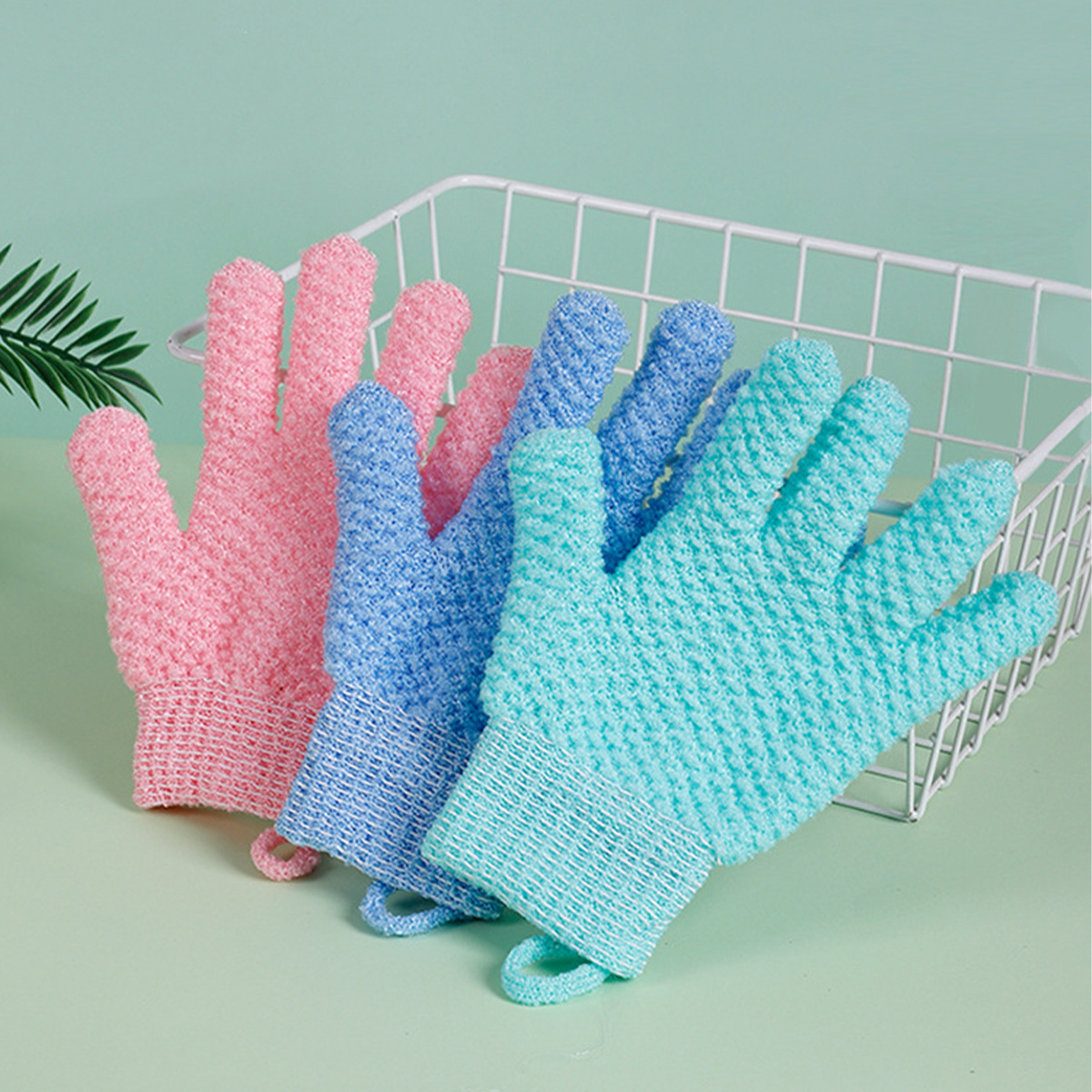 1 Pair of Random Color Bath Gloves 