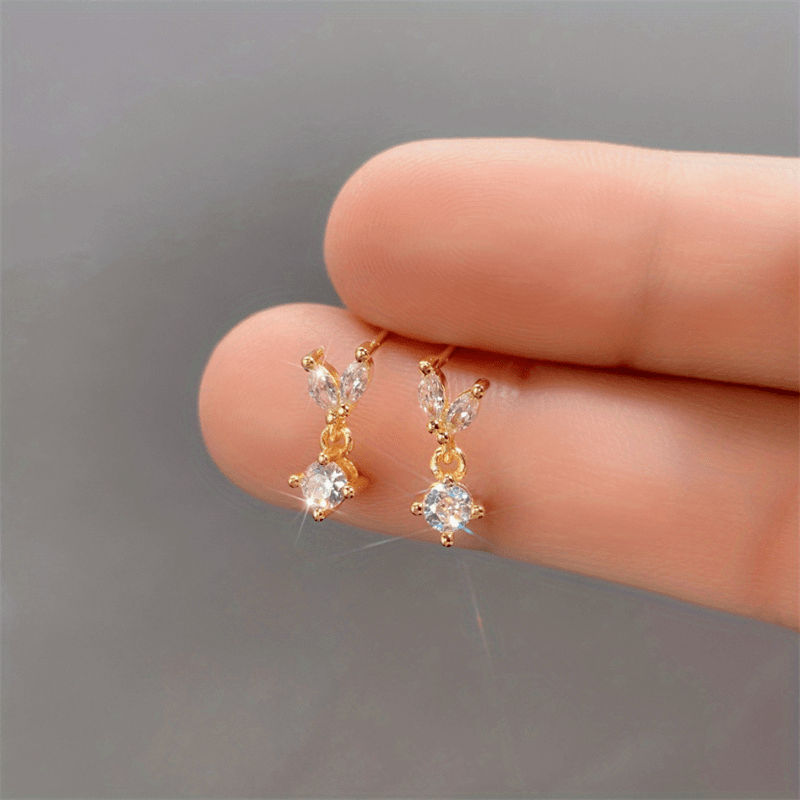 E-shop 1 Paar elegante Kupfer-Ohrhänger mit synthetischen Zirkonia, April-Geburtsstein, einfache nickelfreie plattierte Ohrstecker für Frauen, geeignet