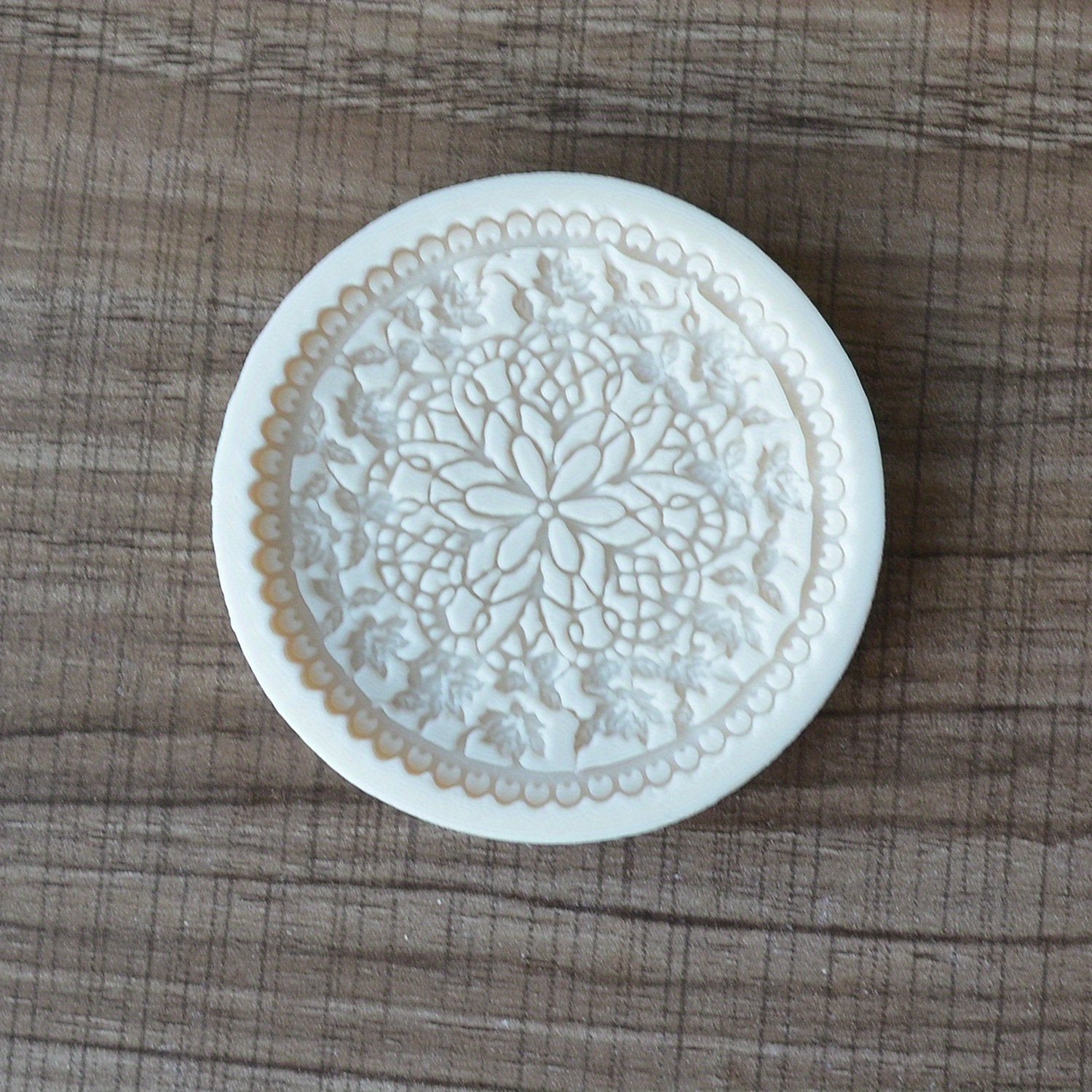Image of Round Small Flower Fondant Silicone Molds, Chinese Knot Wreath Silicone Molds, Cup Cake Silicone Molds, Lace Birthday Cake Baking Tools, Kitchen Baking Additions, Home Kitchen Supplies