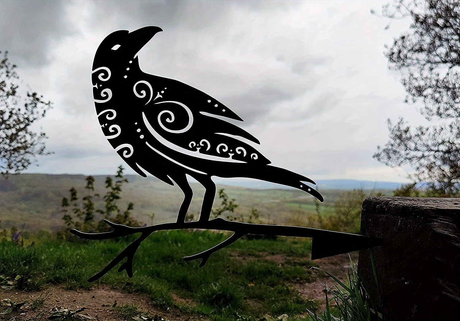 Pic, éolienne de jardin en fer motif corbeau aspect rouille 55,90 € LEZARD  DU JARDIN