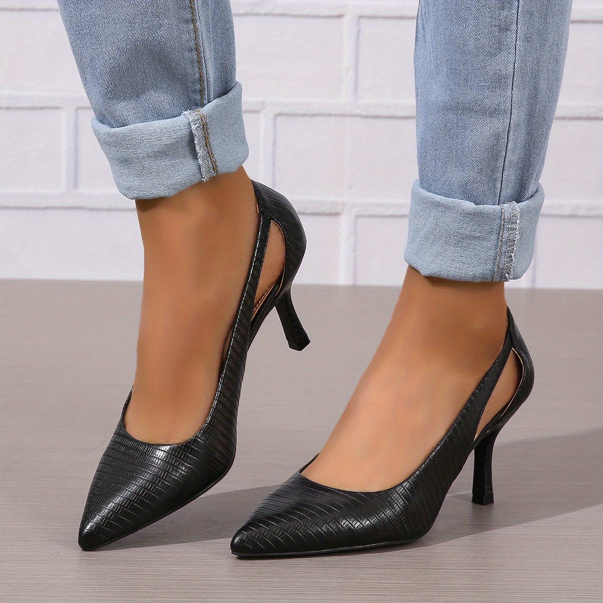 High heels with outlet pointed toe