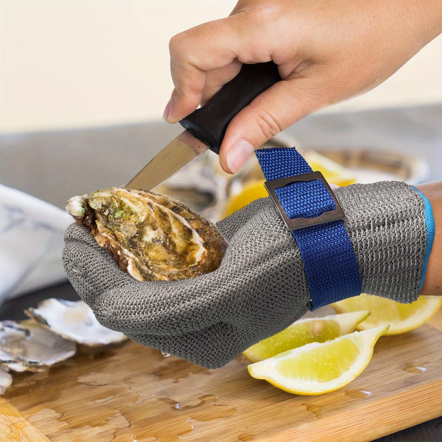 Level 9 Cut Resistant Glove Food Grade, Stainless Steel Mesh Metal Glove  Knife Cutting Glove for Butcher Meat Cutting Oyster Shucking Kitchen  Mandoline Chef Slicing Fish Fillet (Medium) 