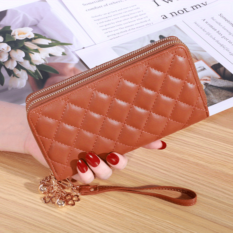 Discover Our Collection of Fashionable Clutch Wallets for Women