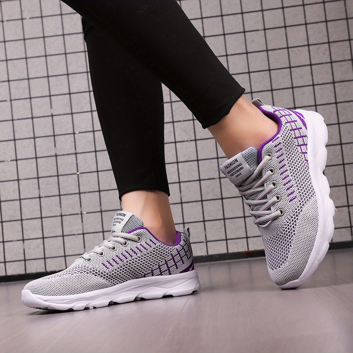 lightweight tennis shoes womens