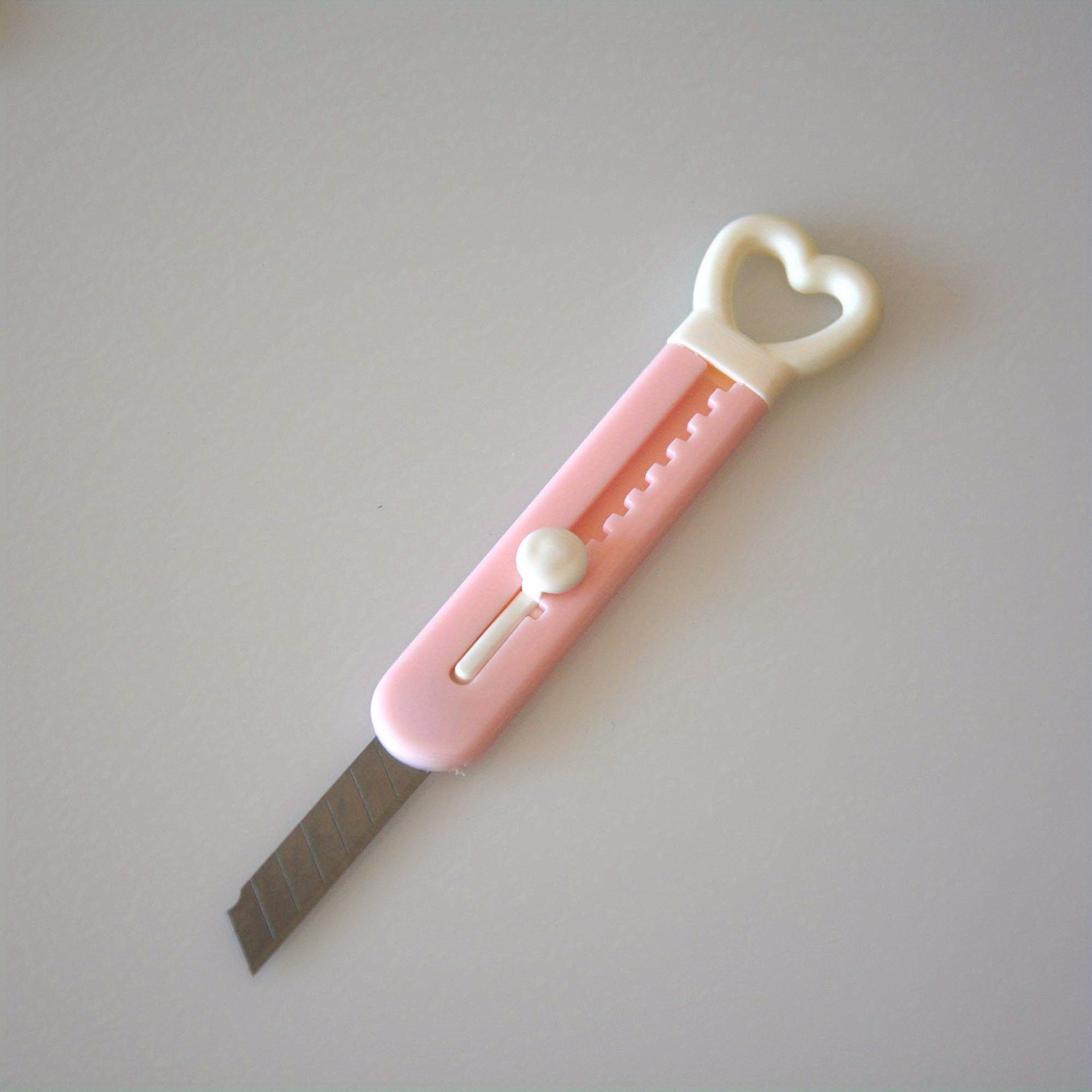 Dropship 1pc Cute Mini Love Heart Utility Knife, Paper Cutter, Art