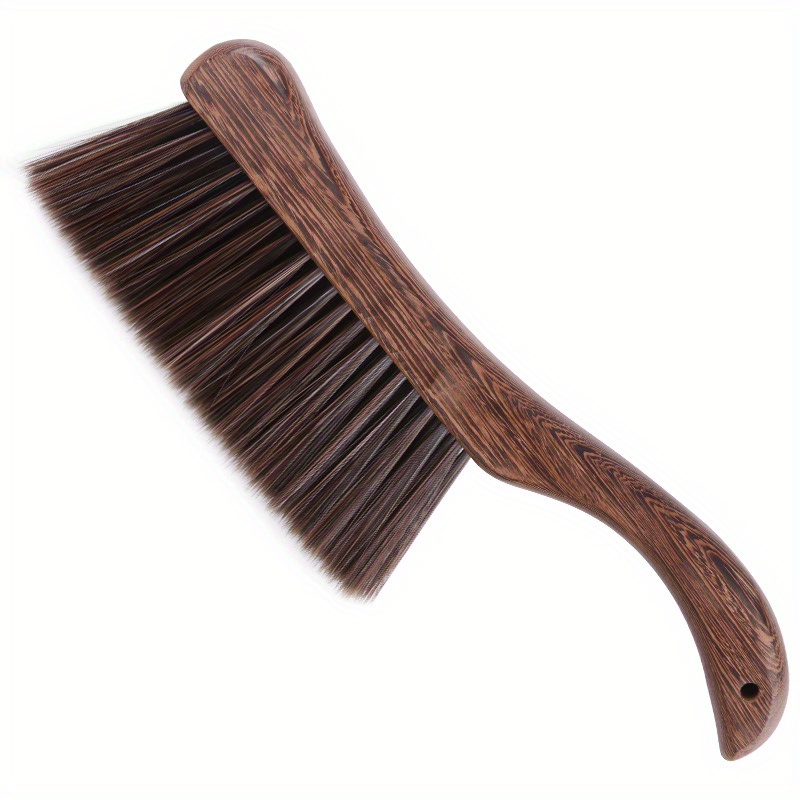 Brosse De Ménage En Bois Sur Un Fond Blanc Banque D'Images et Photos Libres  De Droits. Image 37743150