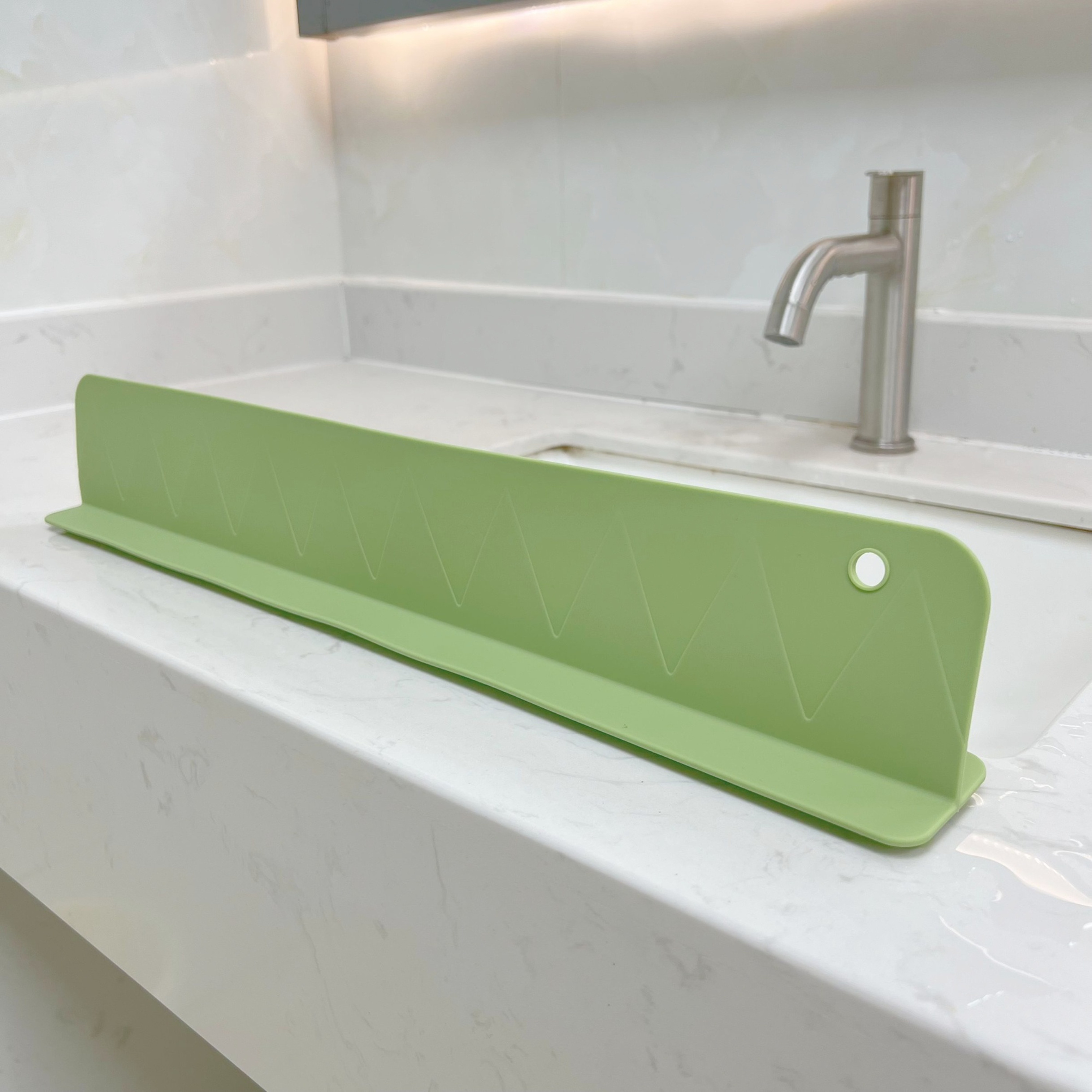 Kids Bathroom Sink Splash Guard - Splashpad®