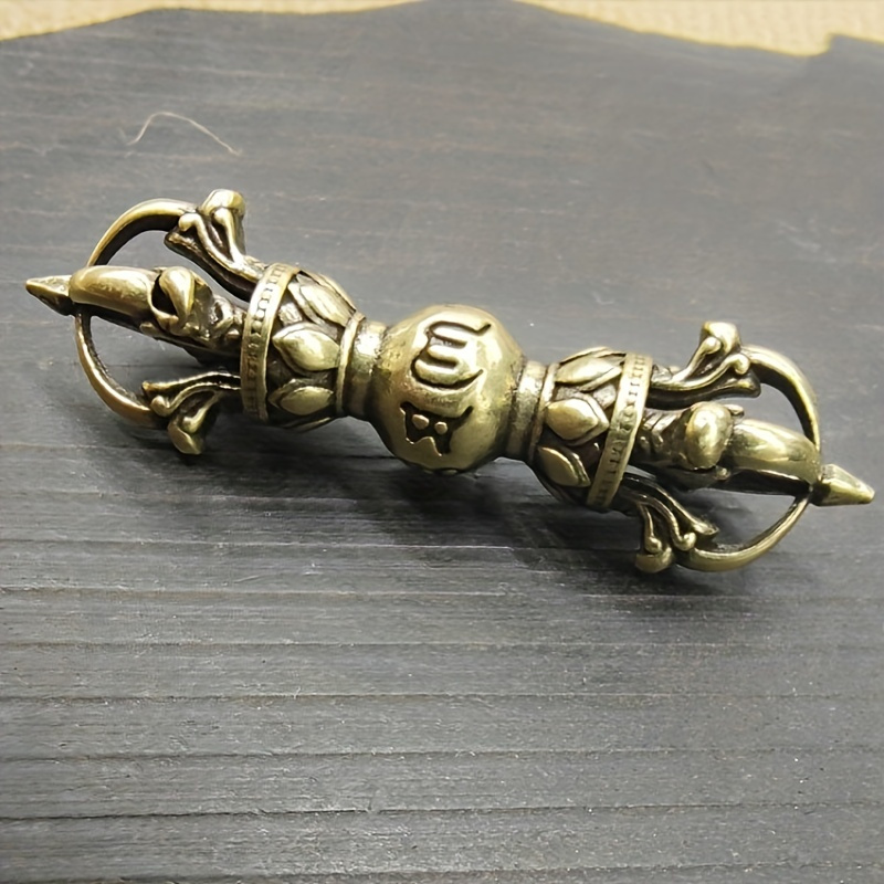 

Pure Brass Six-character Mantra Vajra One-word Drop Magic Pestle Vajra Prong Esoteric Body Protection Device For Men And Women Creative Retro Key Chain Pendant