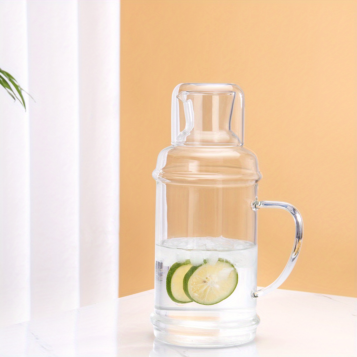 1800ml Glass Water Jug Pitcher Juice Bottle with Plastic Lid - China Water  Bottle and Water Pitcher price