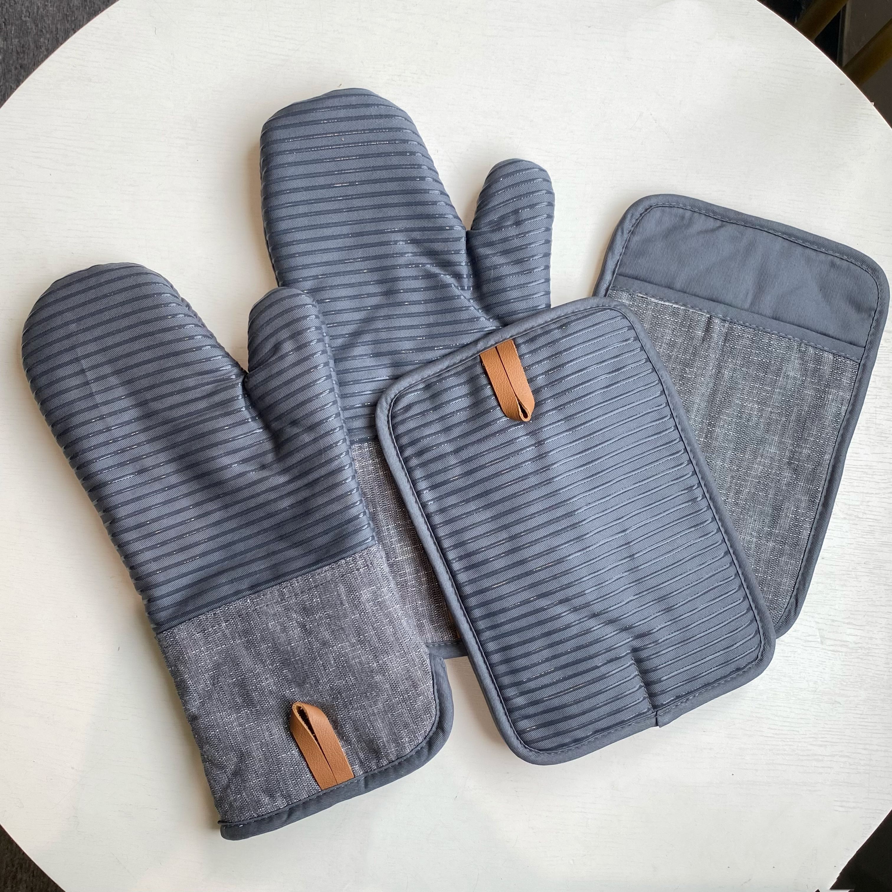 4pcs Oven Mitts and Pot Holders Sets Heat Resistant Non Slip Oven Glove  Kitchen Pot Holder Pad Oven Mitts for Baking Cooking,Gray 