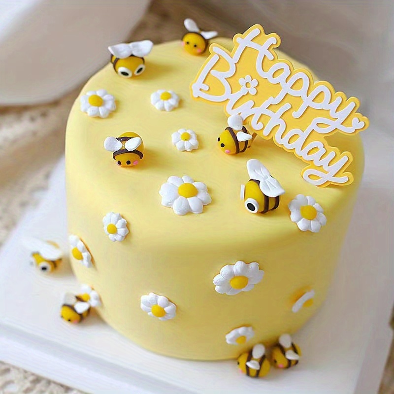 Bumble Bee & Daisies Cake