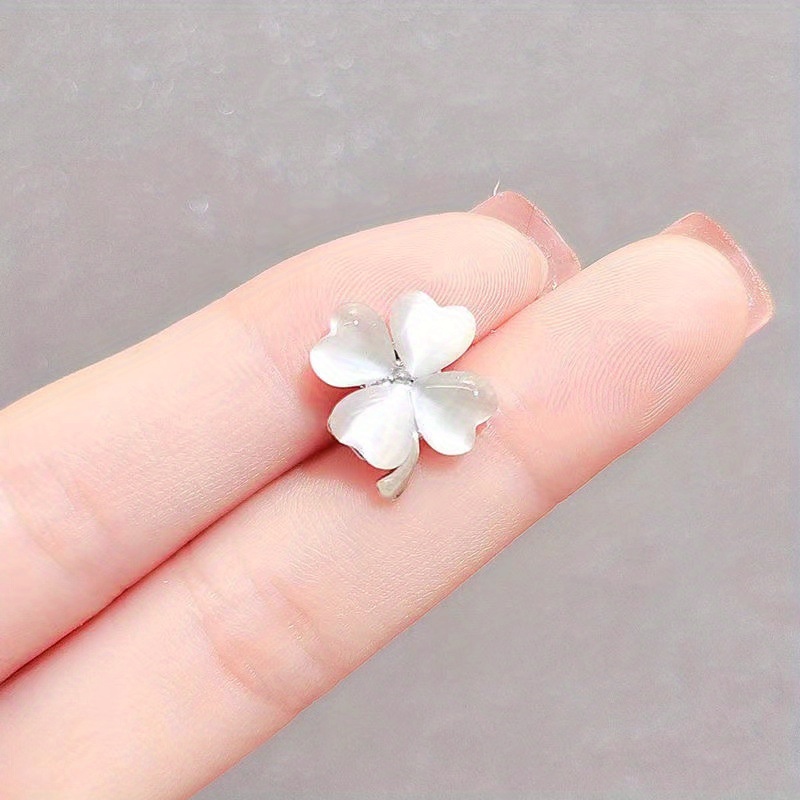 Cat's Eye Lucky Four Leaf Clover Small Brooch Collar Pin