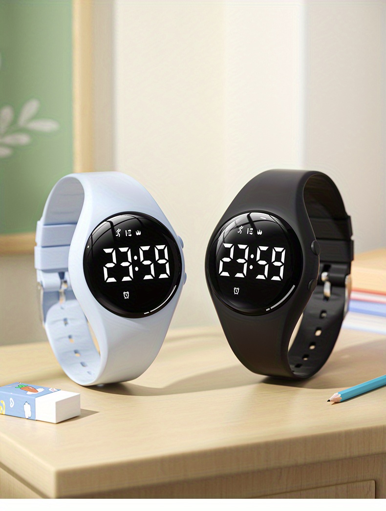 Smart watch with online vibrating alarm