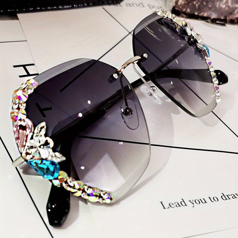 Oversized Rhinestone Gradient Sunglasses UV400