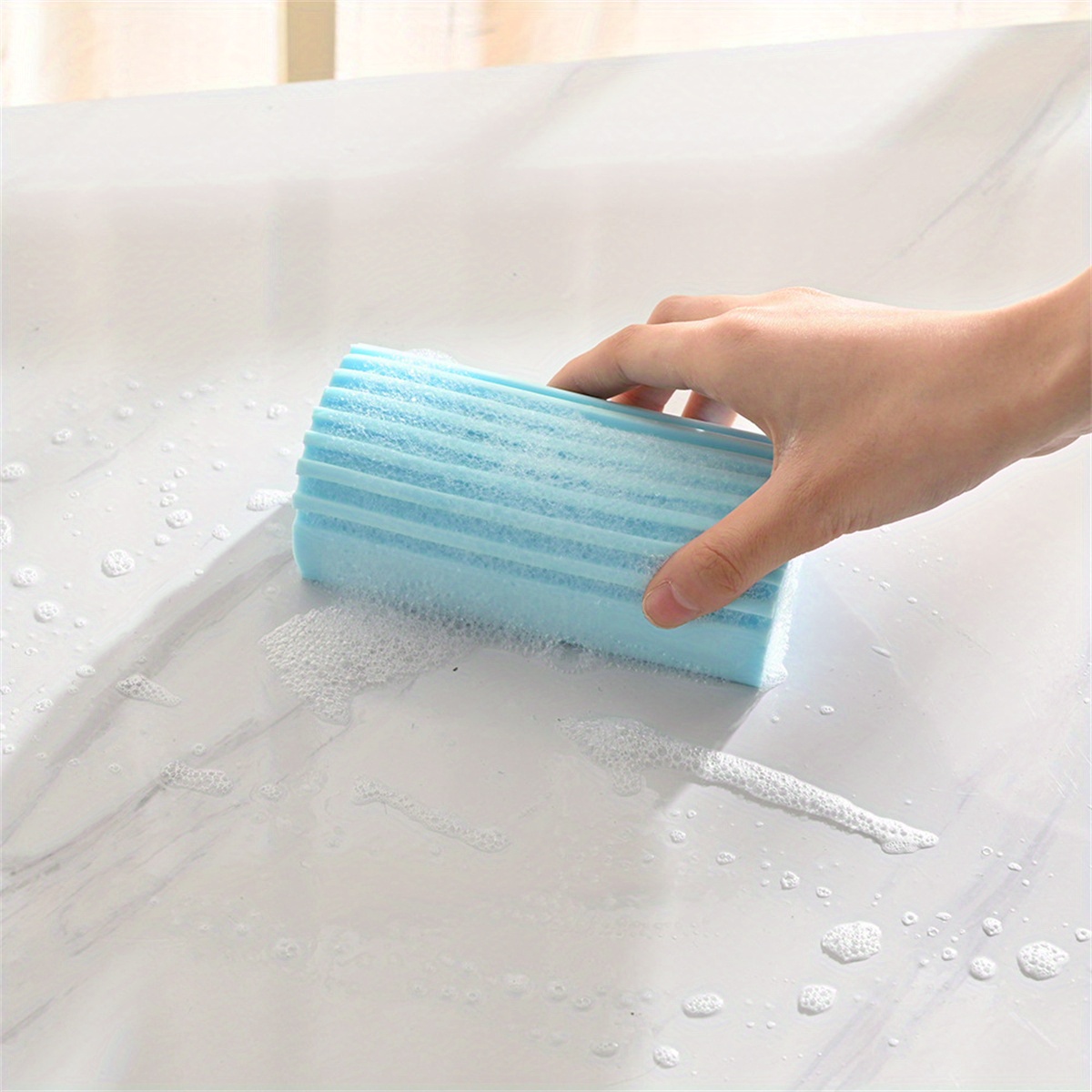 Scrub Daddy Damp Duster, Magical Dust Cleaning Sponge, Dusters for  Cleaning, Venetian & Wooden Blinds Cleaner, Vents, Radiator, Skirting  Boards, Mirrors, Dust Brush Tools, Home Gadgets, Light Blue : :  Grocery
