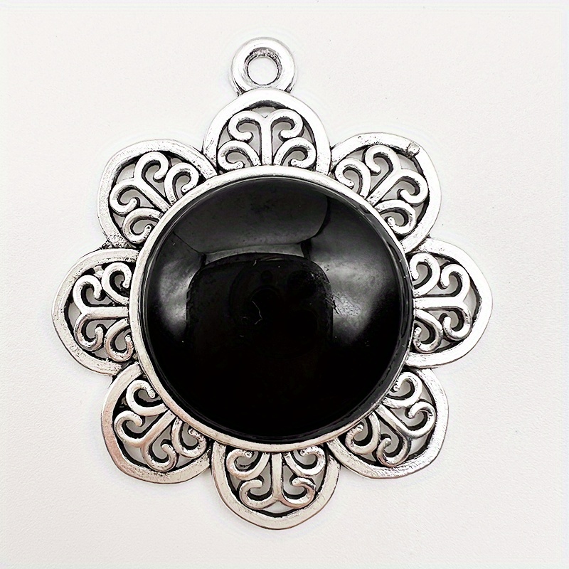 Antique Silver Tone Flower Shaped Pendant With Imitation Gem