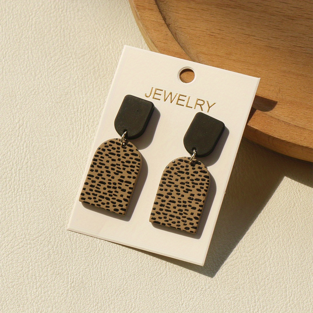 A Pair Of Brown Acrylic Pendant Earrings With For Women, Suitable For Everyday Wear And Vacations