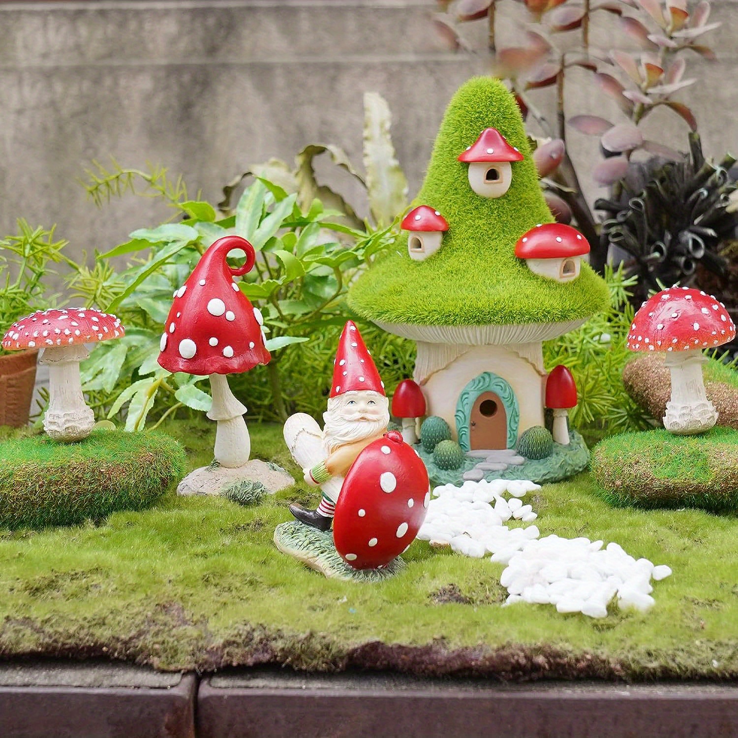 Statuette de nain de jardin sur un grand champignon en résine - Décoration  d'extérieur mignonne pour pelouse, patio, cour, décoration de jardin -  Sculpture de jardin - Miniatures - 19 x 11 cm : : Jardin