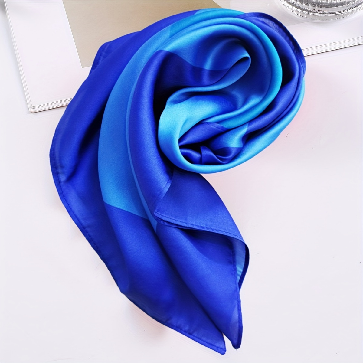 

23.6" Vintage Gradient Blue Square Scarf Thin Smooth Sunscreen Headscarf Women's Casual Matching Neck Scarf