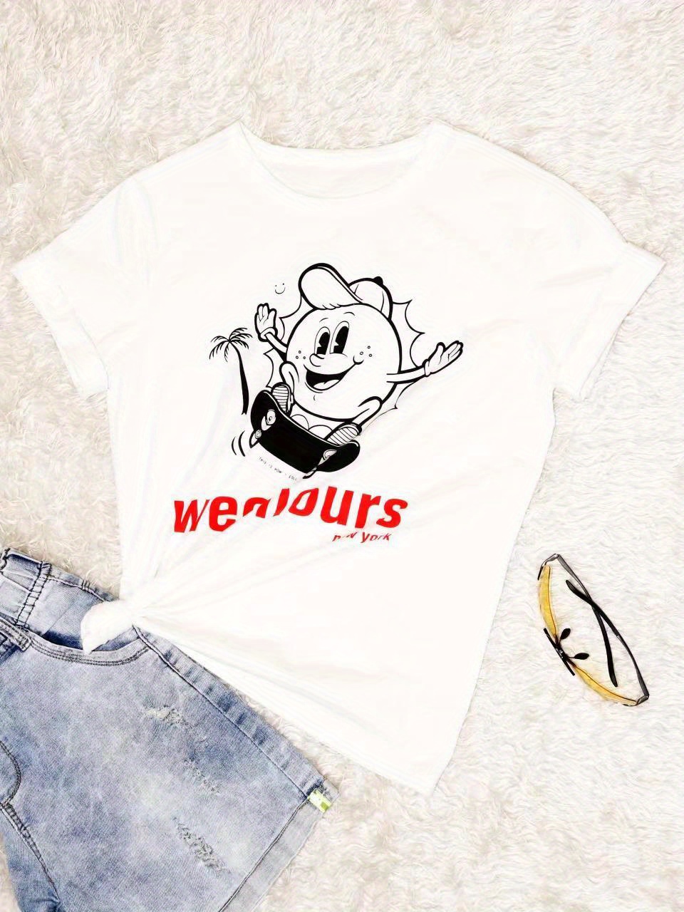 Funny "It's So Weird" Graphic T-Shirt For Women - Casual Short Sleeve Crew Neck Tee