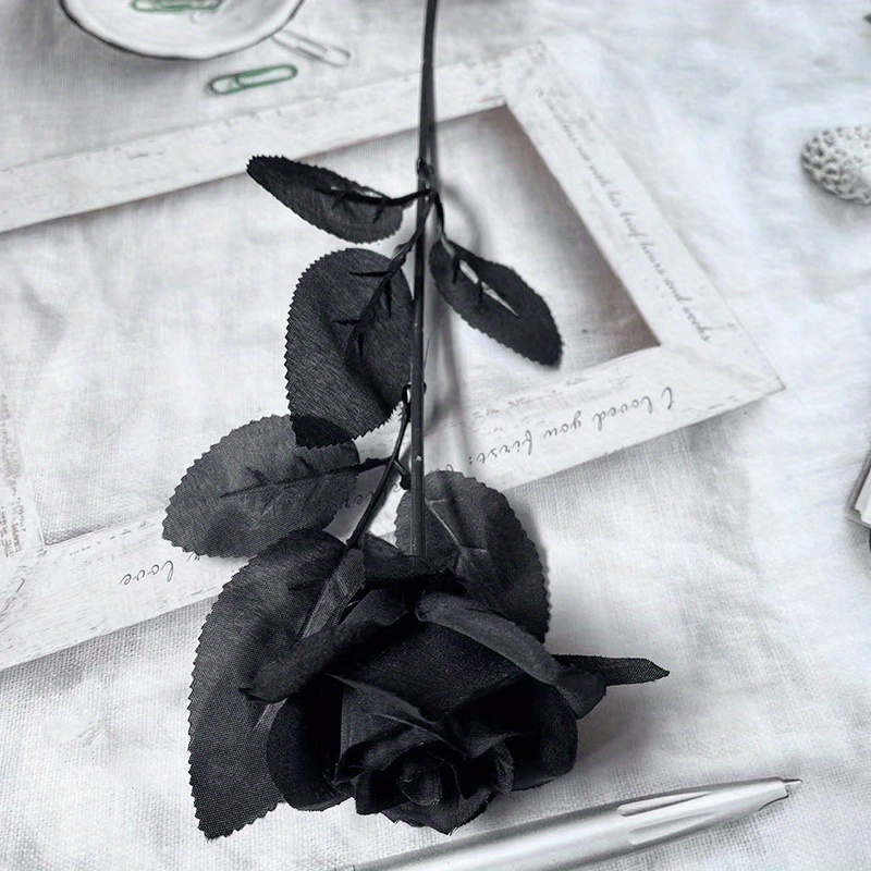 black roses and hearts wallpaper