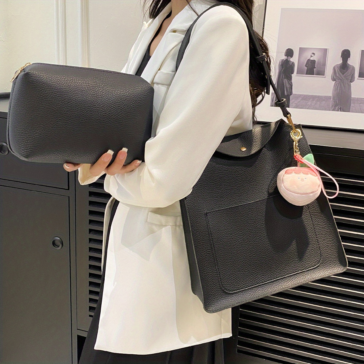Longchamp Le Pliage Cuir Medium Shoulder Bag In Black