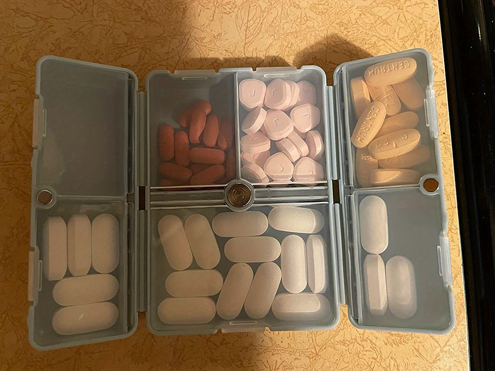  Organizador de pastillas de viaje, dispensador de medicina, cajas  de píldoras y organizador a prueba de humedad, soporte para contenedor de  vitaminas, 8 compartimentos grandes para medicamentos y suplementos : Salud