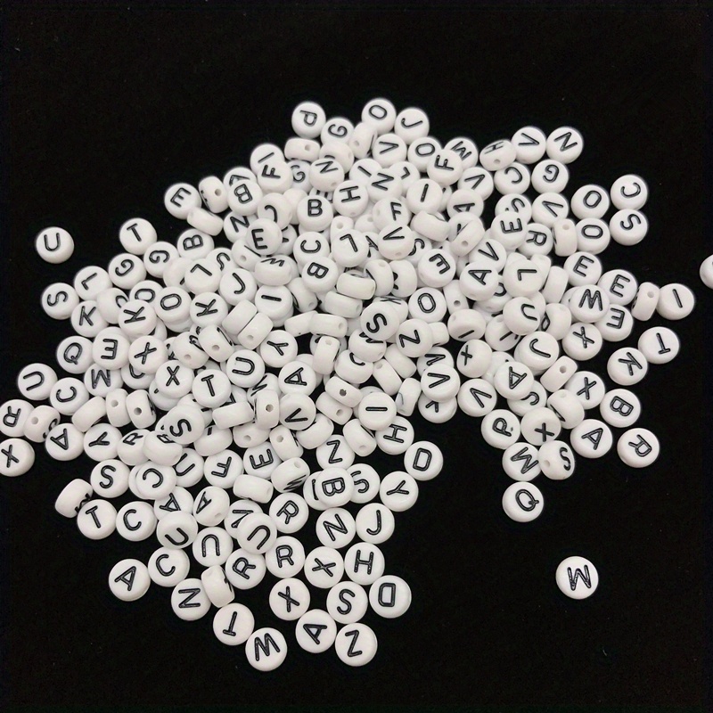 Perline con alfabeto da 7 mm, perline con lettere bianche e dorate perline  per creazione di nomi, perline per bracciale, 100 perline per confezione -   Italia