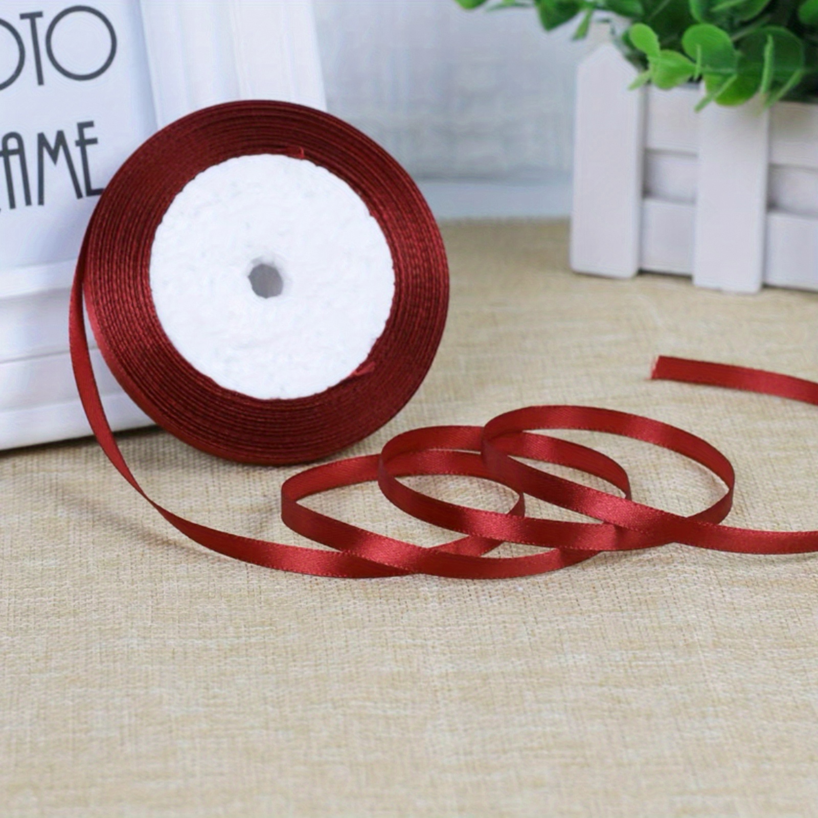  Red Ribbon Thin, Red Satin Ribbon Red Appearance 2cm Wide 200  Yards Total Fine Workmanship for Gift Filling for Wedding Decoration :  אמנות, יצירה ותפירה