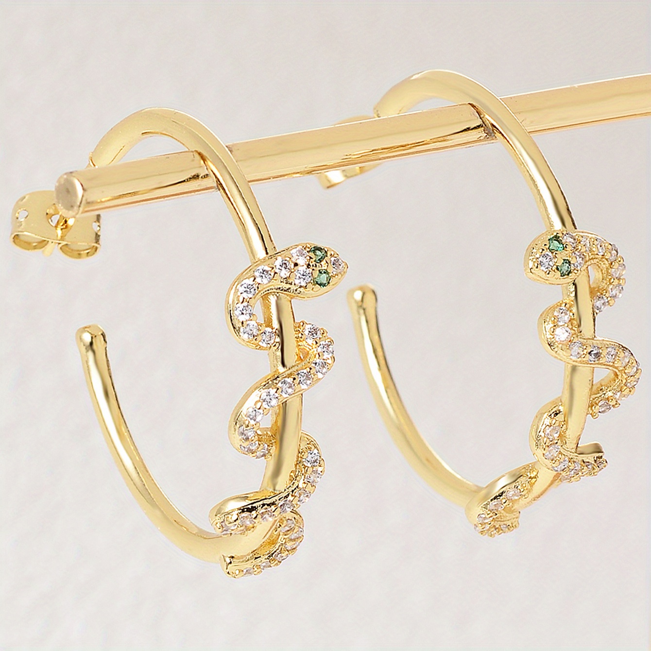 Image of Light Luxury Ear Cuffs With Synthetic Synthetic Zirconia, Snake-shaped Hoop Earrings, Niche Design With Elegant Temperament For Commuting Jewelry