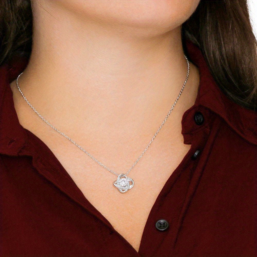 Exquisite Necklace Gift Box with Love Knot Necklace
