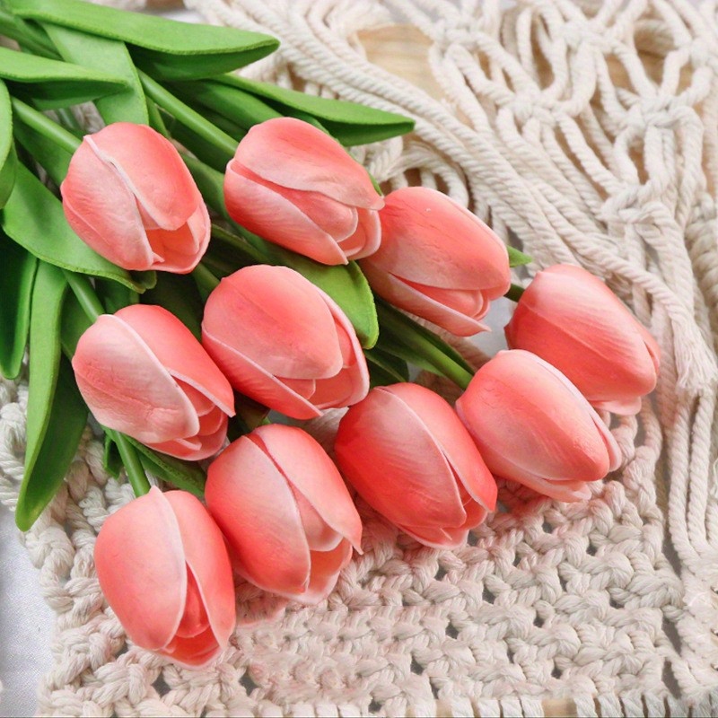 Pretty Tulip Bouquets and Arrangements