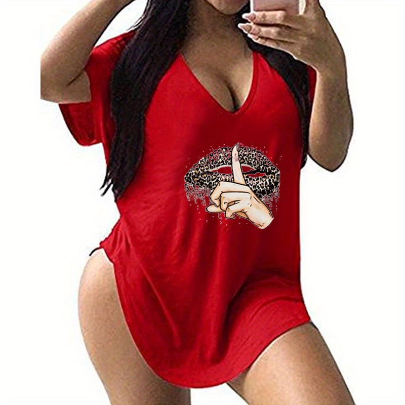 Plus Size Sexy T-shirt, Women's Plus Leopard Lip Print Deep V Neck Curve Hem Short Sleeve Medium Stretch T-shirt