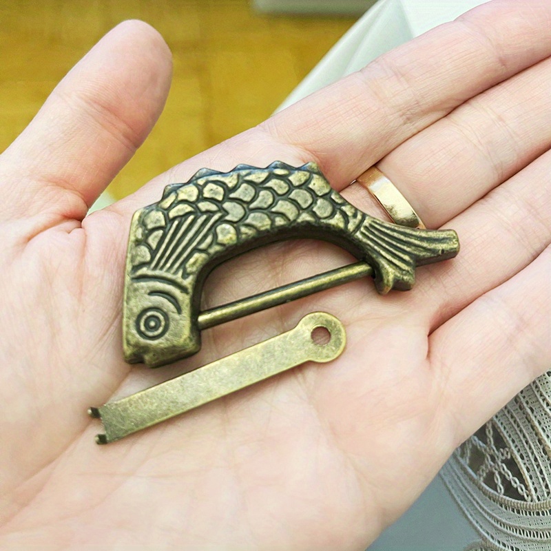 chinese box fish lock Padlock with Key Small Vintage Metal Shaped Fish Pattern Lock Retro Antique Bronze Padlock for Drawer, Jewelry Suitcase Home Decor 1 lock Manual measurement 1pc 60 30 chinese padlock