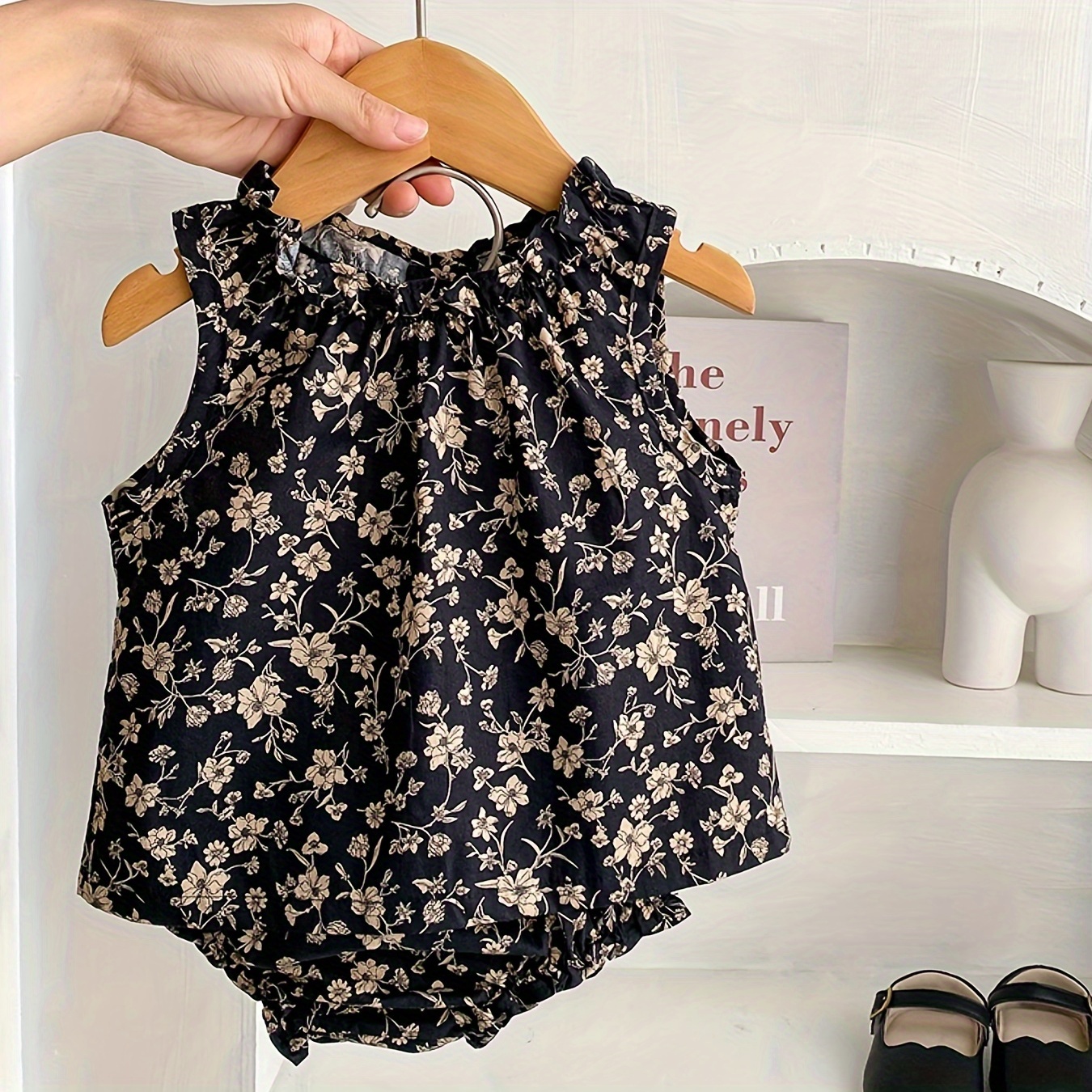 

2pcs Baby Infant Girls Cute Floral Graphic Print Sleeveless Top & Shorts Set Clothes For Summer