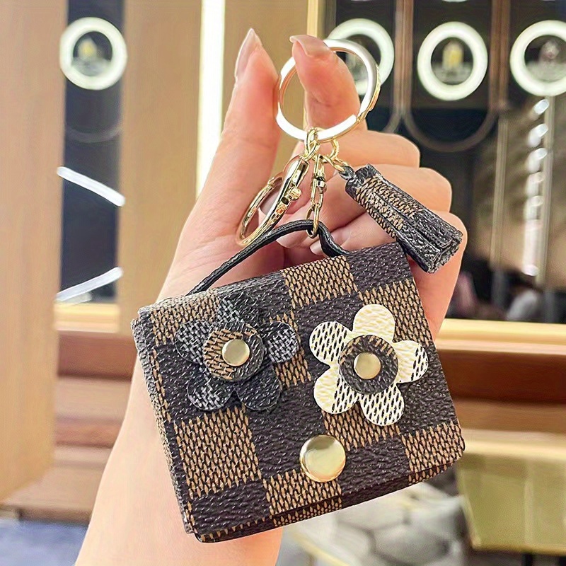 Exquisite Designer Keychain Pouch For Women And Men Luxury Bag Charm,  Letter Bag Key Ring, And Car Chain Pendant Perfect Fashion Accessory And  Gift From Fridayshop, $14.78