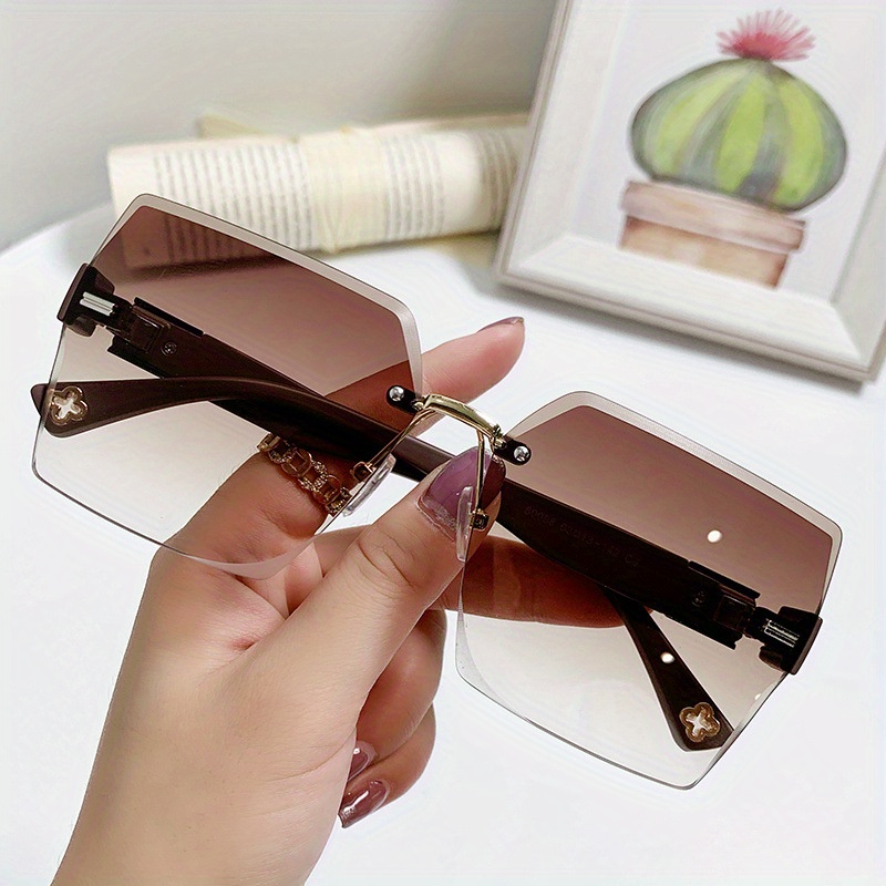 Gafas De Sol Cat Eye Metal Hollow Lock Chain Temple Shades Glasses Small  Frame Para Mujeres - Joyería Y Accesorios - Temu