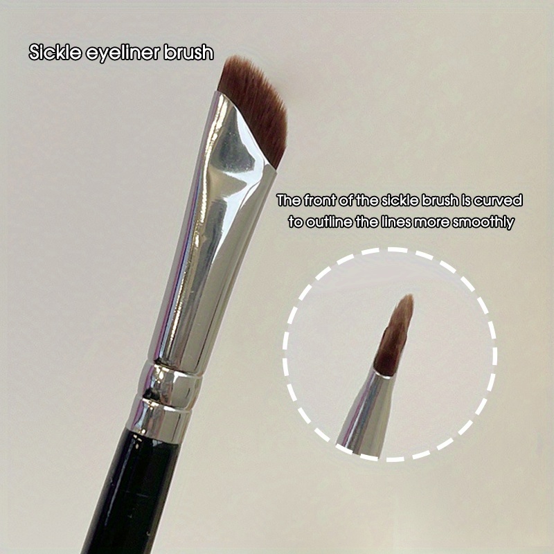 Buy the pro Flat Definer Eye Makeup Brush